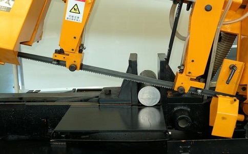 连南数控带锯床自动送料精度会出现偏差吗？